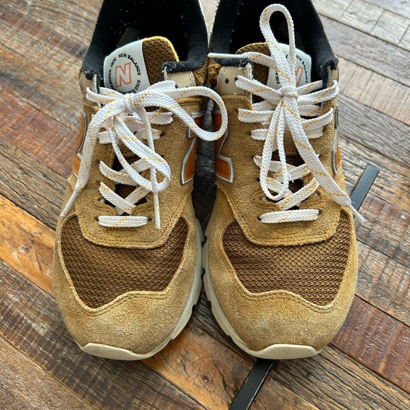 New Balance Men's 574 Rugged Suede Workwear Sneakers - Picture 9 of 12